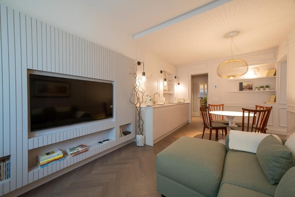 TV and multimedia, Living room, Seating area