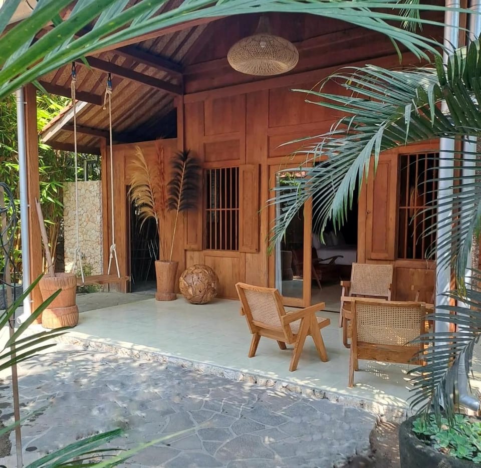 Patio, Living room