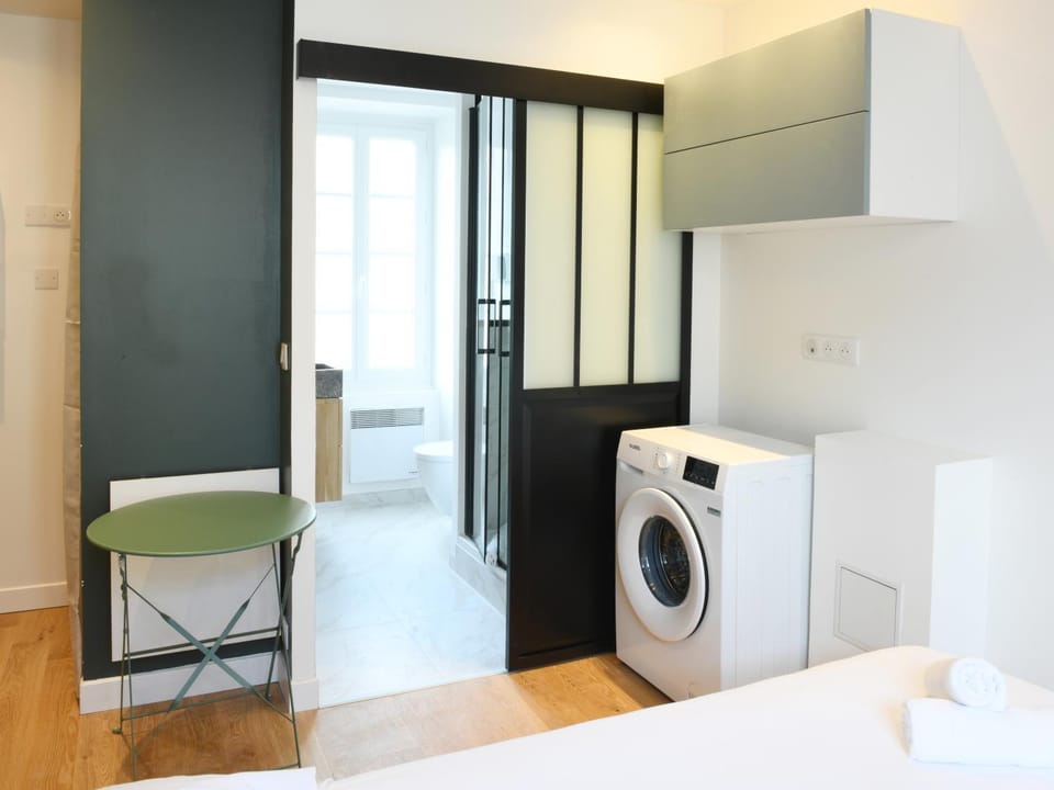 Bathroom, Photo of the whole room, washing machine