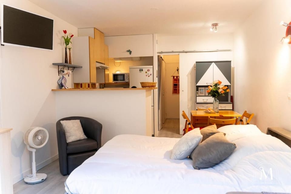 Studio avec jardinet dans résidence avec piscine Apartment in Sanary-sur-Mer