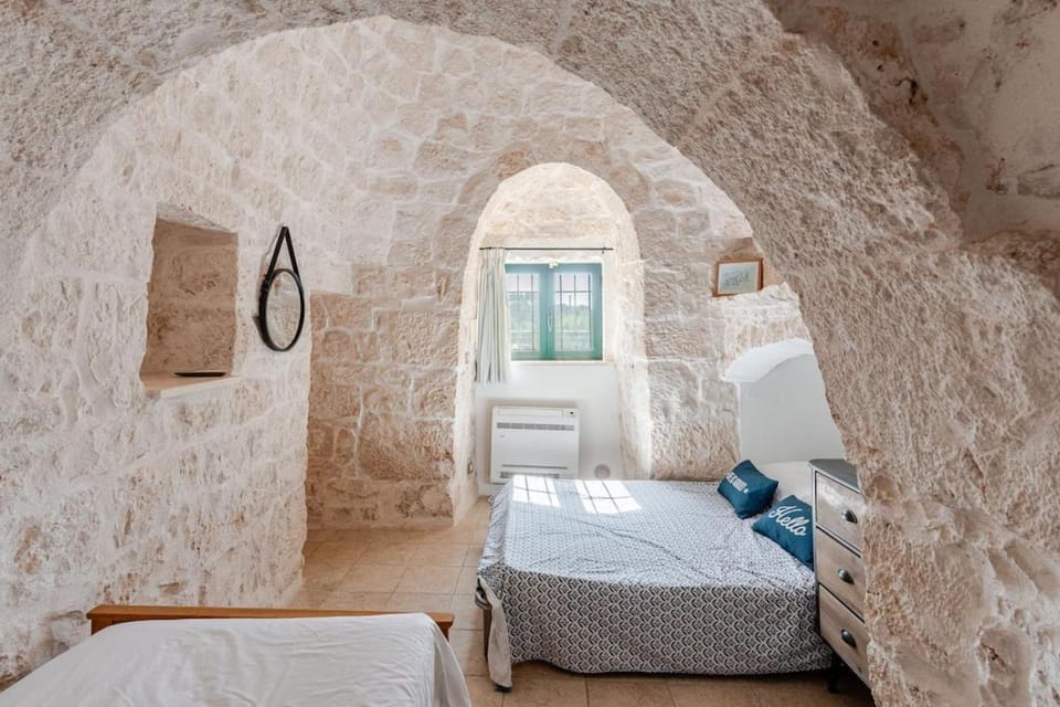 Bed, Bedroom, air conditioner