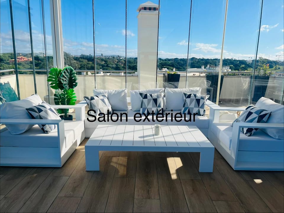 Penthouse, sea view, tennis, swimming pools, 3' foot golf Apartment in Olhos de Água