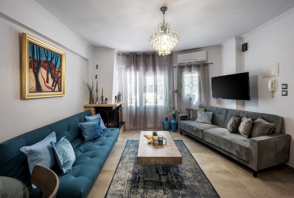 TV and multimedia, Living room, Seating area, air conditioner