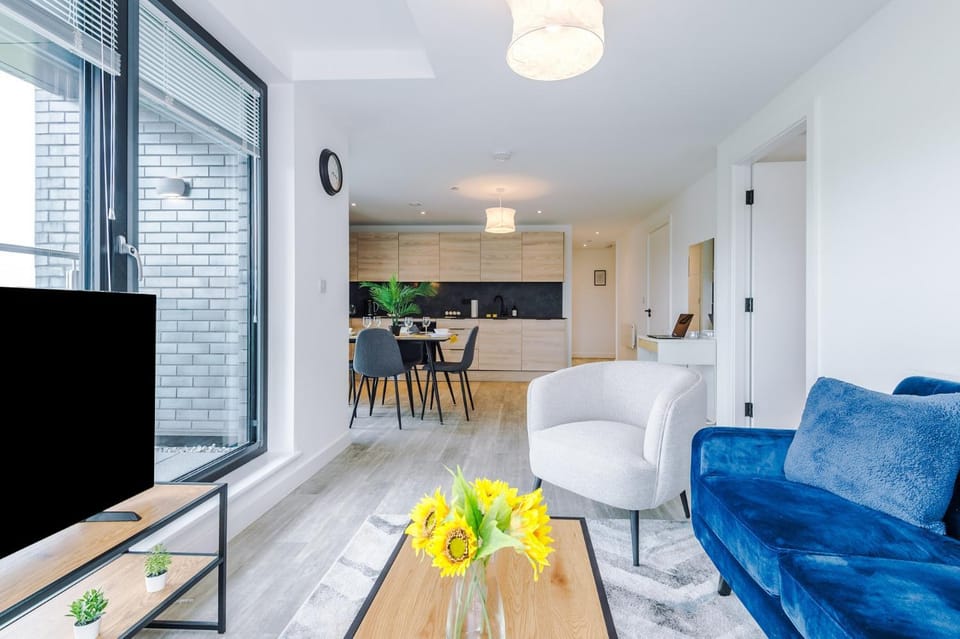 Modern Apartment in Old Trafford, Balcony, Sleeps6 Apartment in Stretford