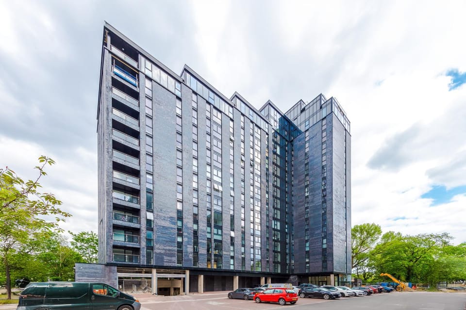 Modern Apartment in Old Trafford, Balcony, Sleeps6 Apartment in Stretford