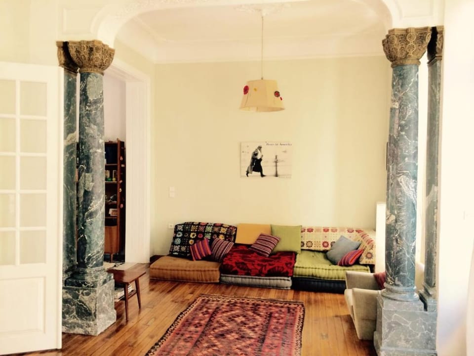 Living room, Seating area