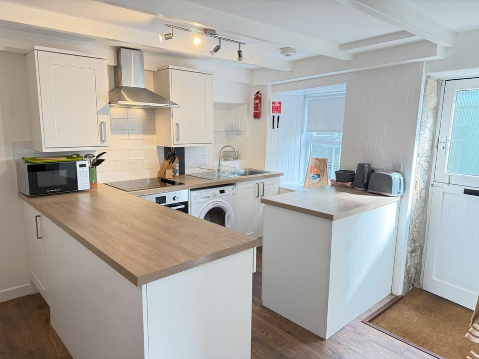 Property building, Kitchen or kitchenette, oven, stove, toaster