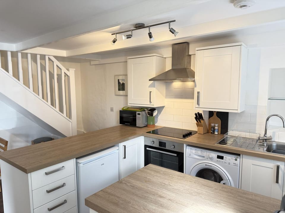 Property building, Kitchen or kitchenette, oven, stove, toaster