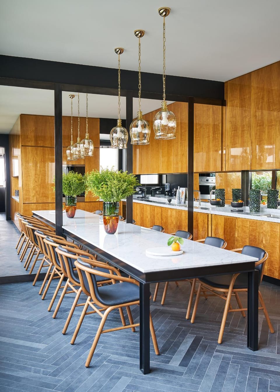 Kitchen or kitchenette, Dining area