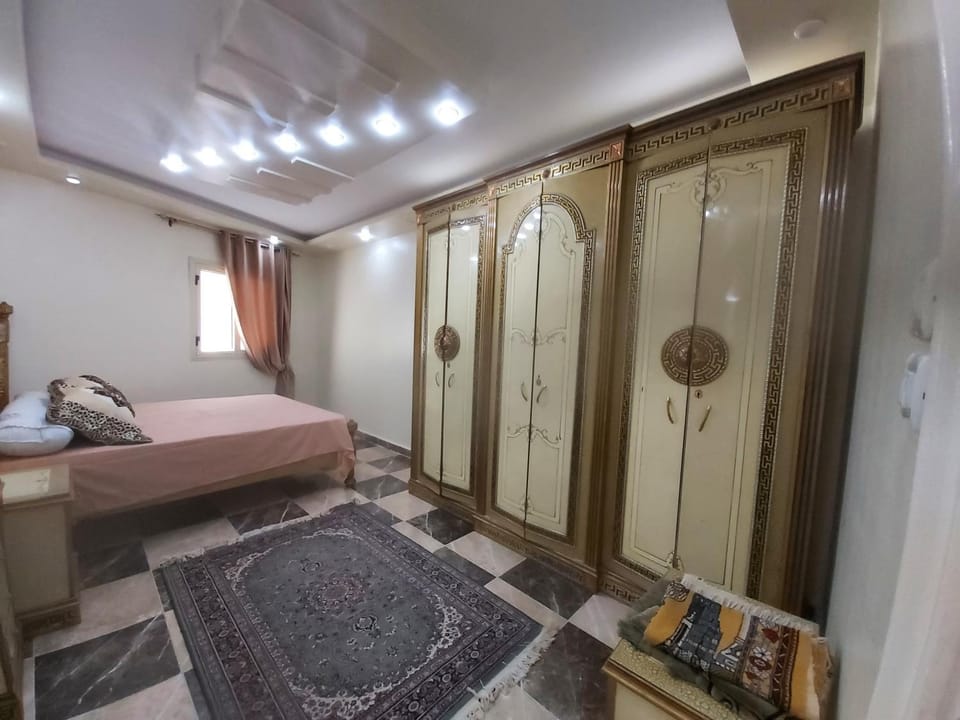 شقةللايجار المفروش ميامي علي البحر مباشرة Apartment in Alexandria