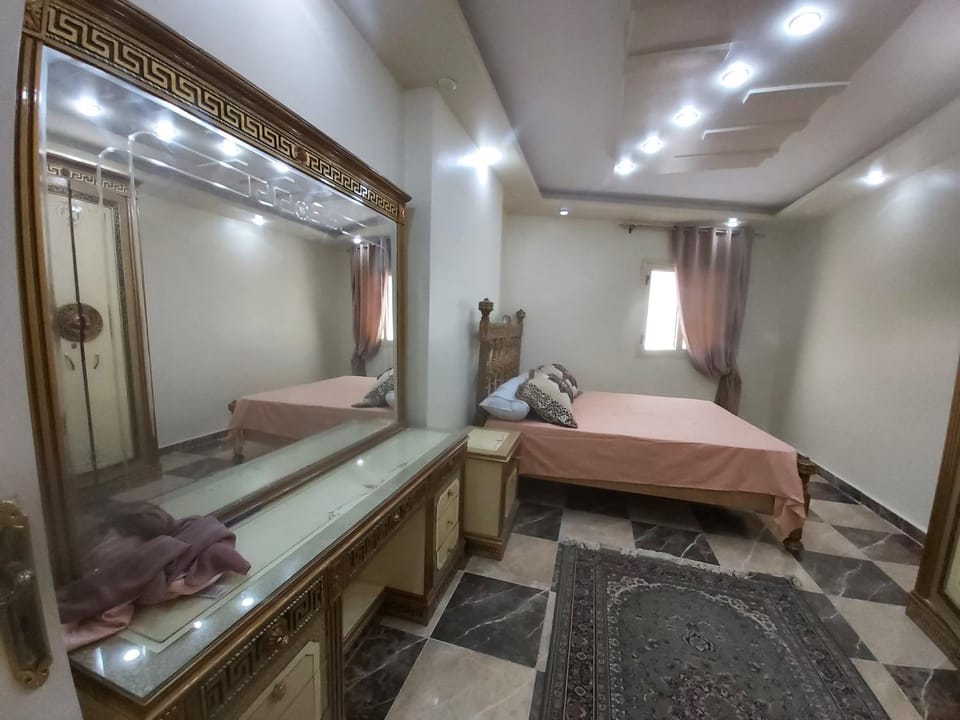 شقةللايجار المفروش ميامي علي البحر مباشرة Apartment in Alexandria