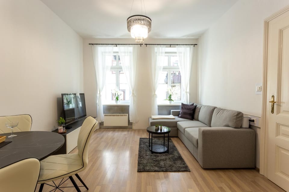 Communal lounge/ TV room, TV and multimedia, Living room