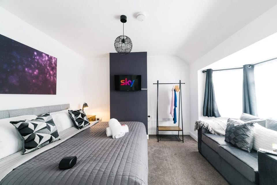 5 Luxe Ensuite Bedrooms Solihull Gem NEC House in Solihull