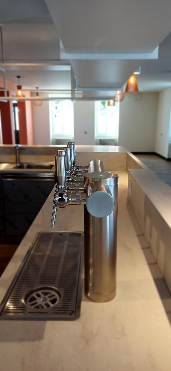 Restaurant/places to eat, Lounge or bar