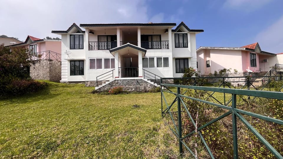 Property building, Day, Garden, Garden view