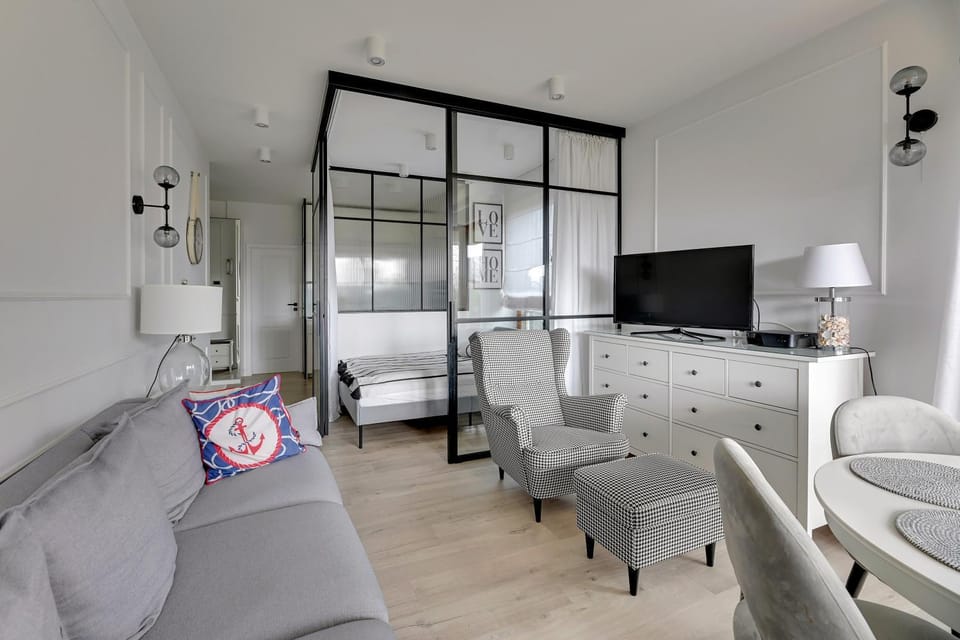Bed, Living room, Photo of the whole room, Seating area, Bedroom