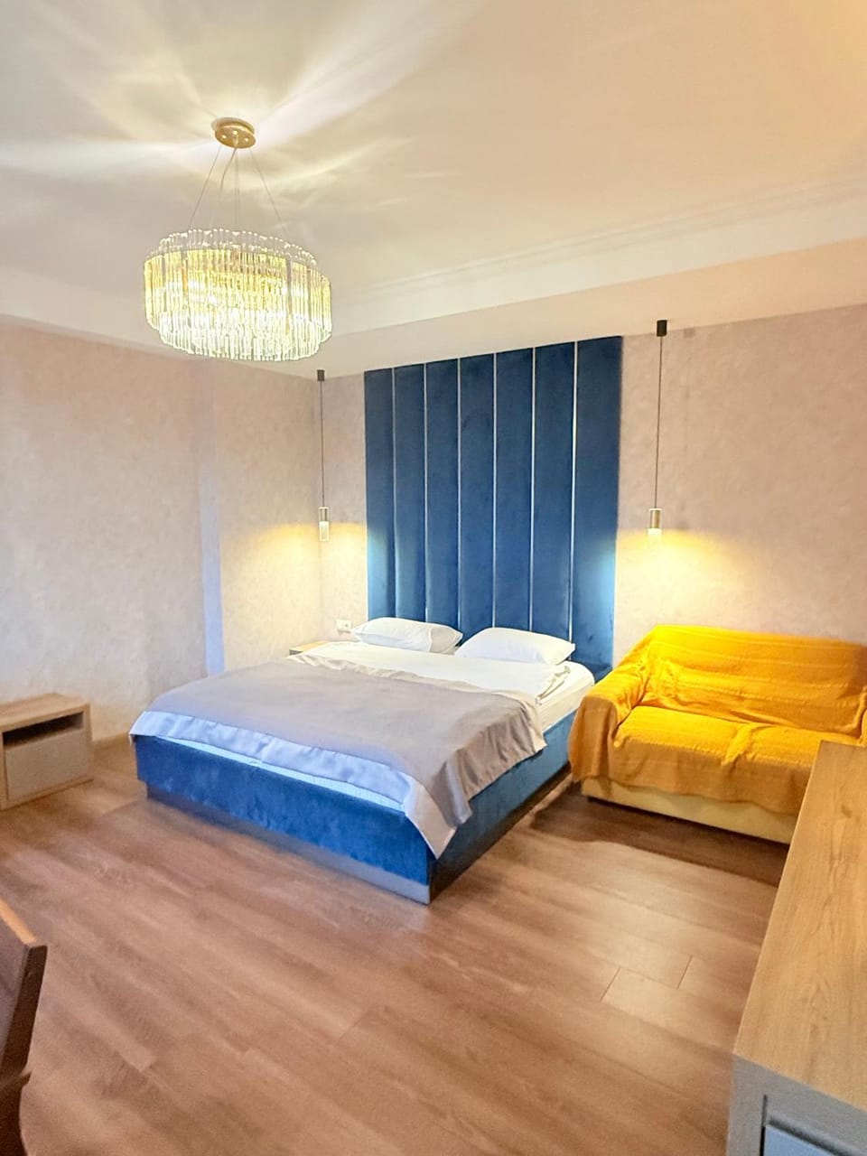 Bed, Living room, Photo of the whole room, Seating area, Bedroom