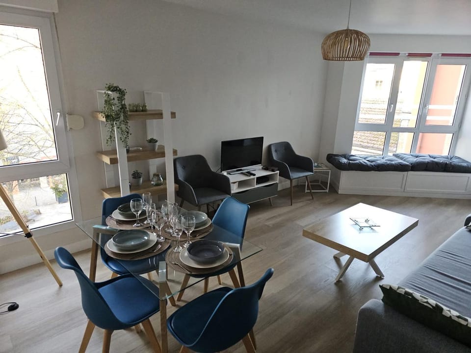 Seating area, Dining area