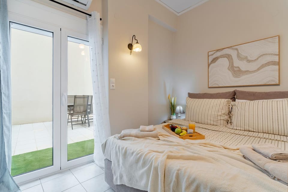 Bed, Balcony/Terrace, Bedroom, towels, air conditioner