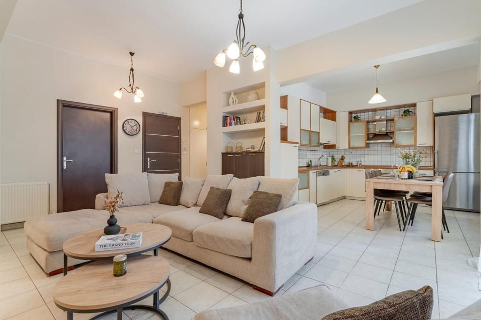 Kitchen or kitchenette, Living room, Seating area, Dining area