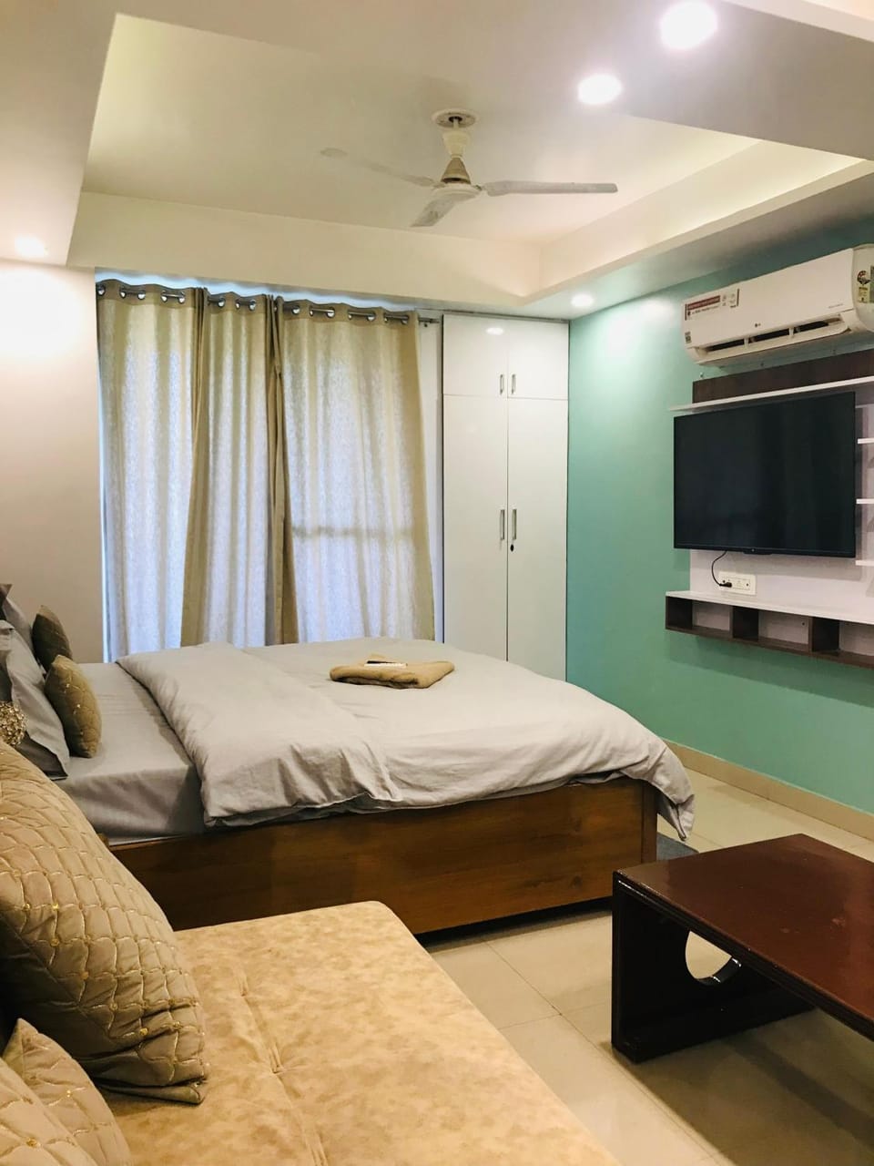 Bed, TV and multimedia