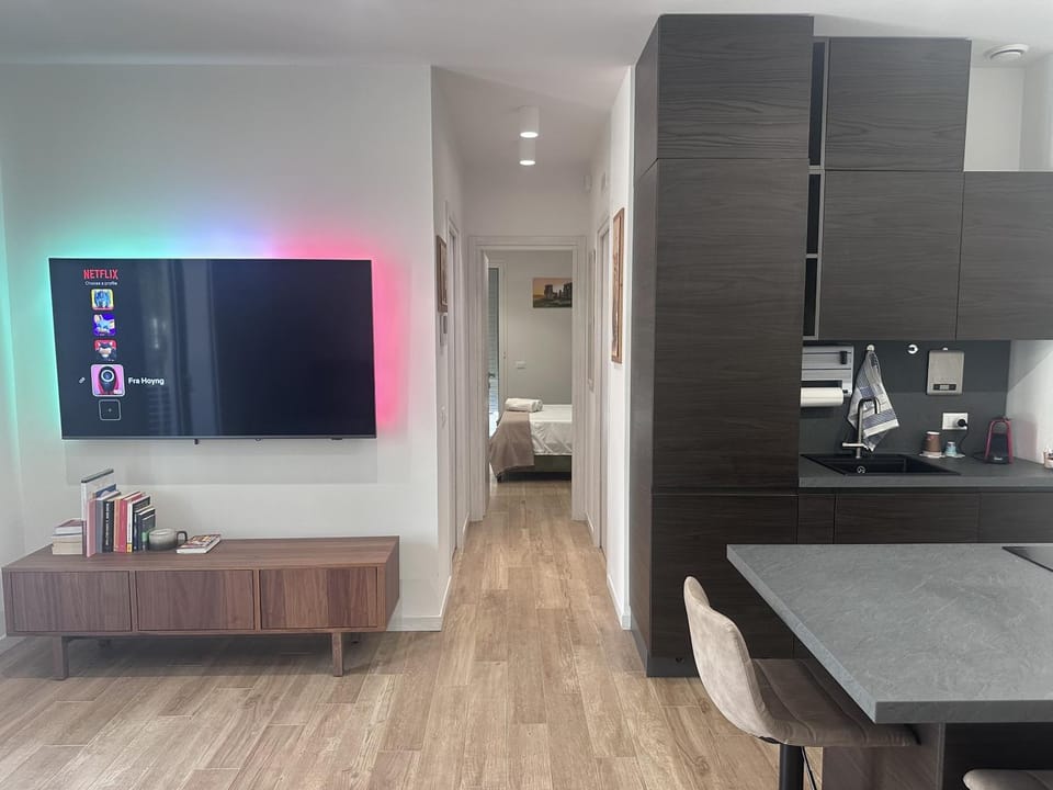 TV and multimedia, Photo of the whole room