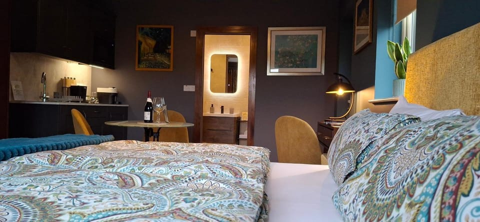 Kitchen or kitchenette, Bedroom