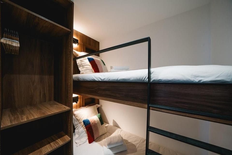 Photo of the whole room, Bedroom, bunk bed, towels