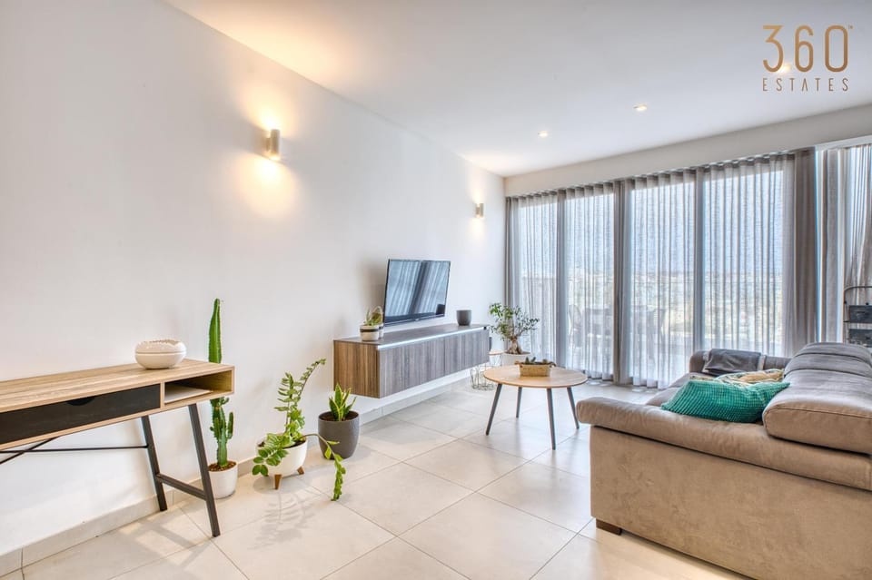 Communal lounge/ TV room, TV and multimedia, Living room, Evening entertainment