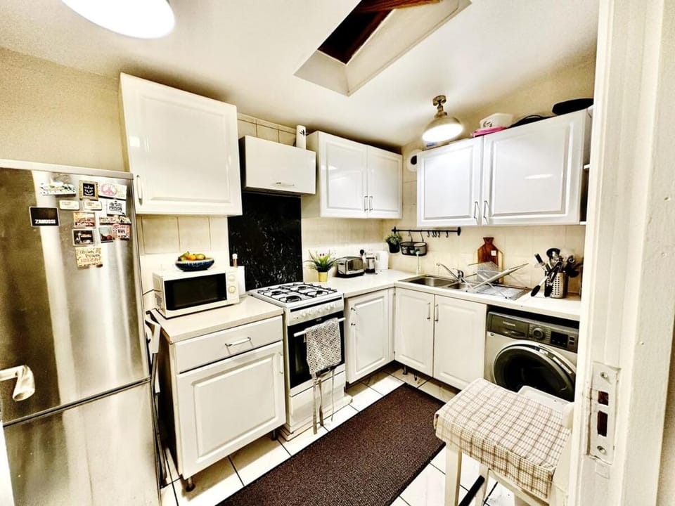 Stylish unit, heart of Bayswater Apartment in City of Westminster