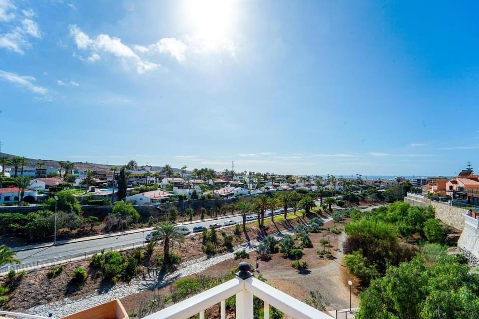 Your Happy Place in Arguineguin, Swimmingpool and Seaviews Apartment in Comarca Sur