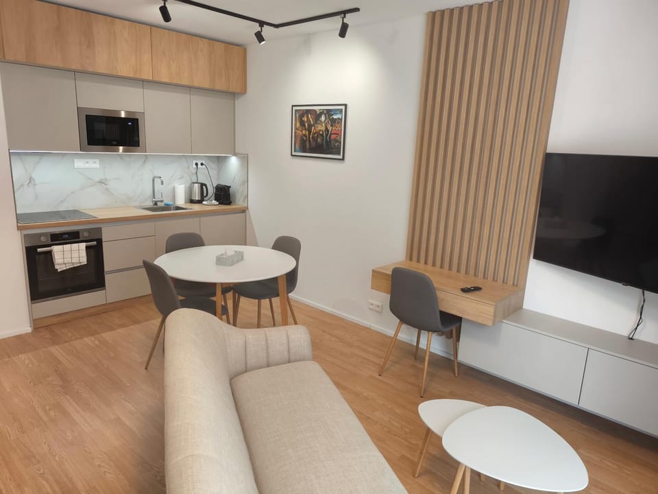TV and multimedia, Living room, Seating area, Dining area