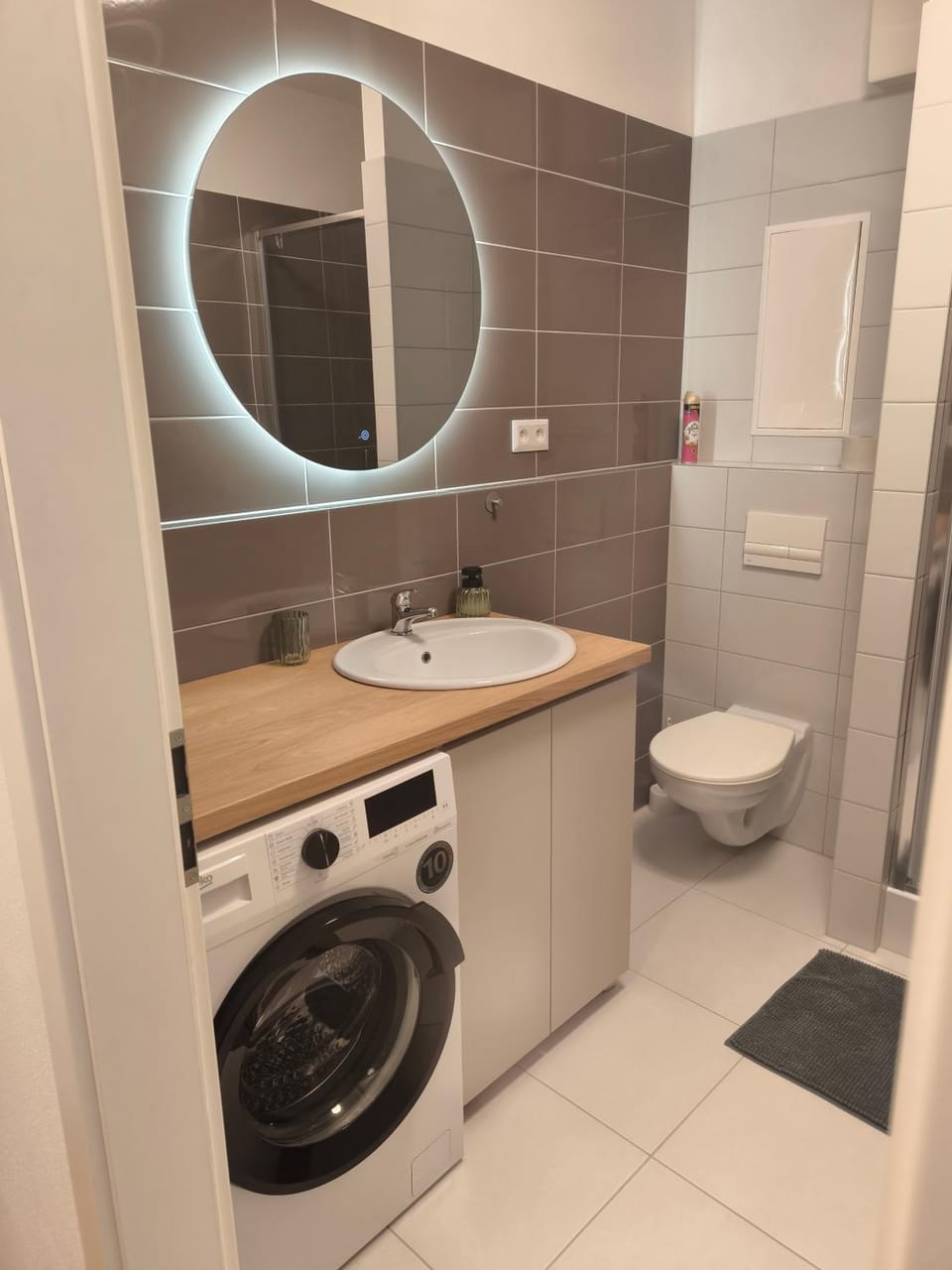 Toilet, Bathroom, washing machine
