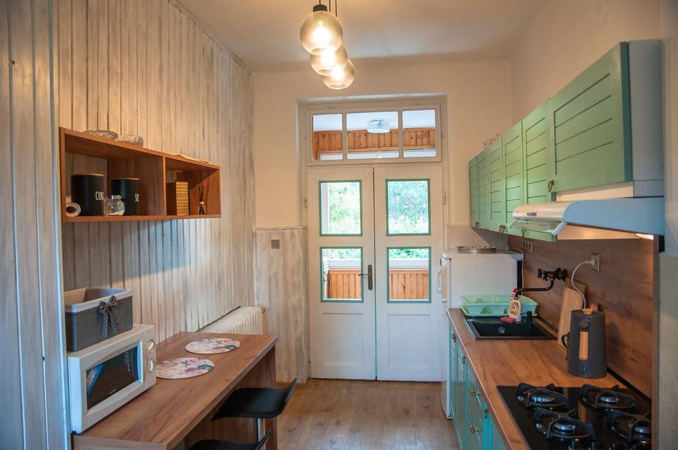 microwave, oven, kitchen