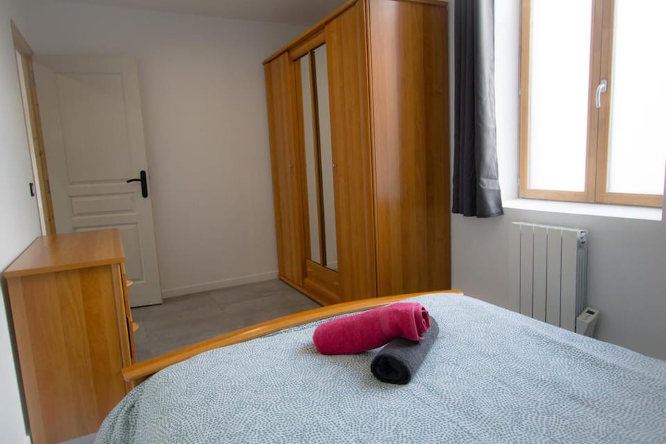 Bed, Photo of the whole room, Bedroom, towels, wardrobe