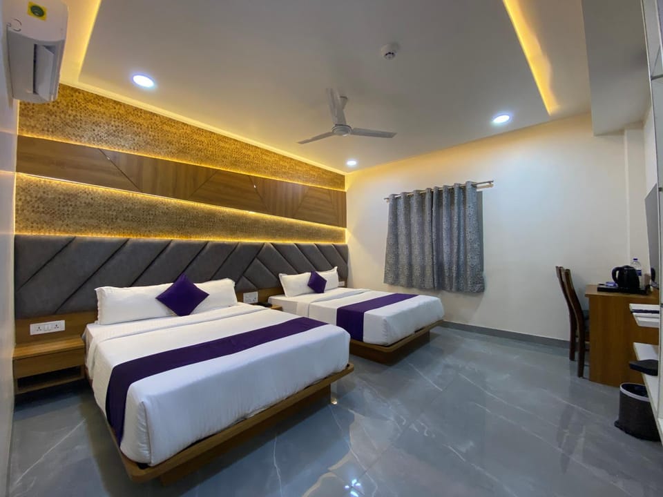 Bed, Photo of the whole room, Bedroom, air conditioner