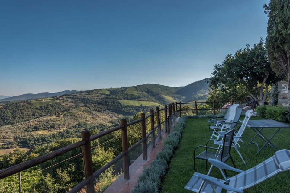 Castellinuzza Farm Stay in Tuscany