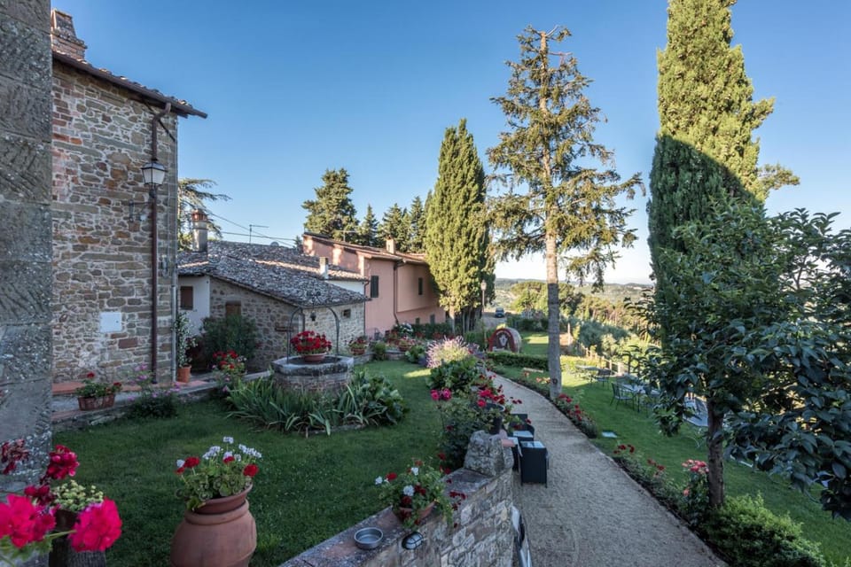 Castellinuzza Farm Stay in Tuscany