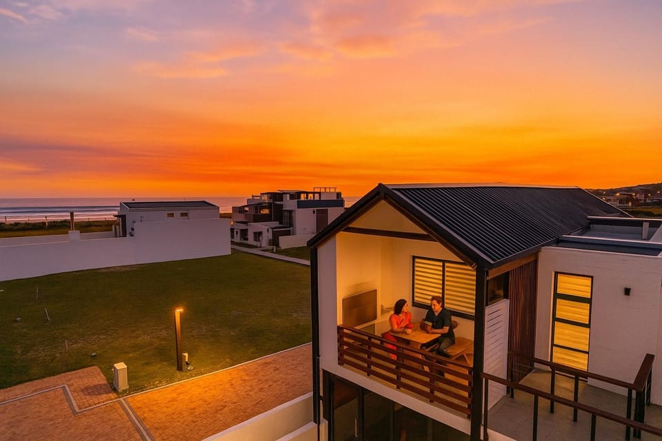 Property building, Patio, Balcony/Terrace, Sea view, Sunset