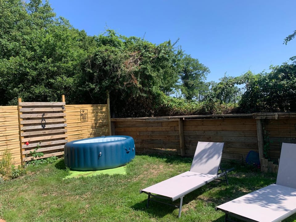 Garden, Hot Tub, Spa and wellness centre/facilities, sunbed