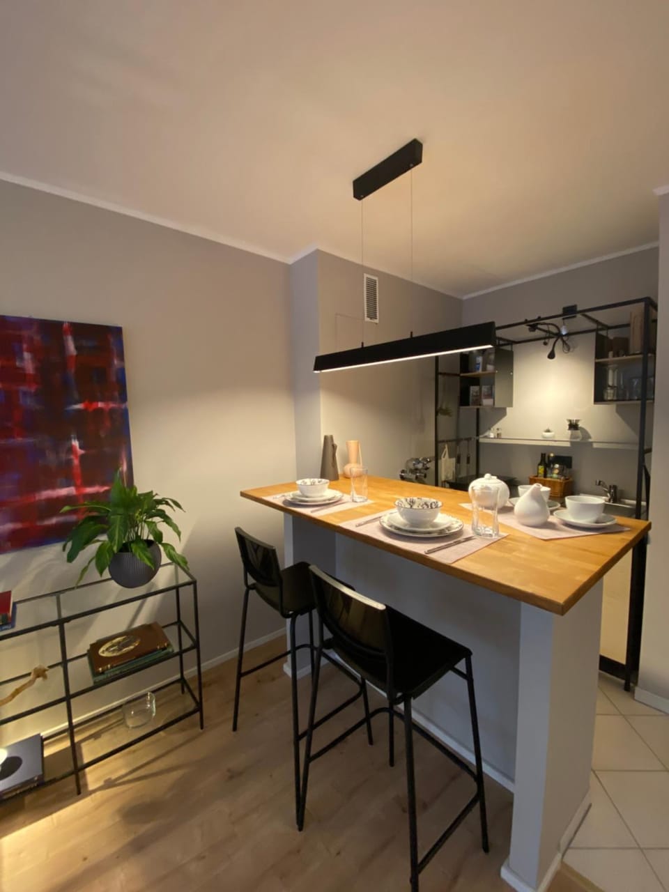 Kitchen or kitchenette, Dining area