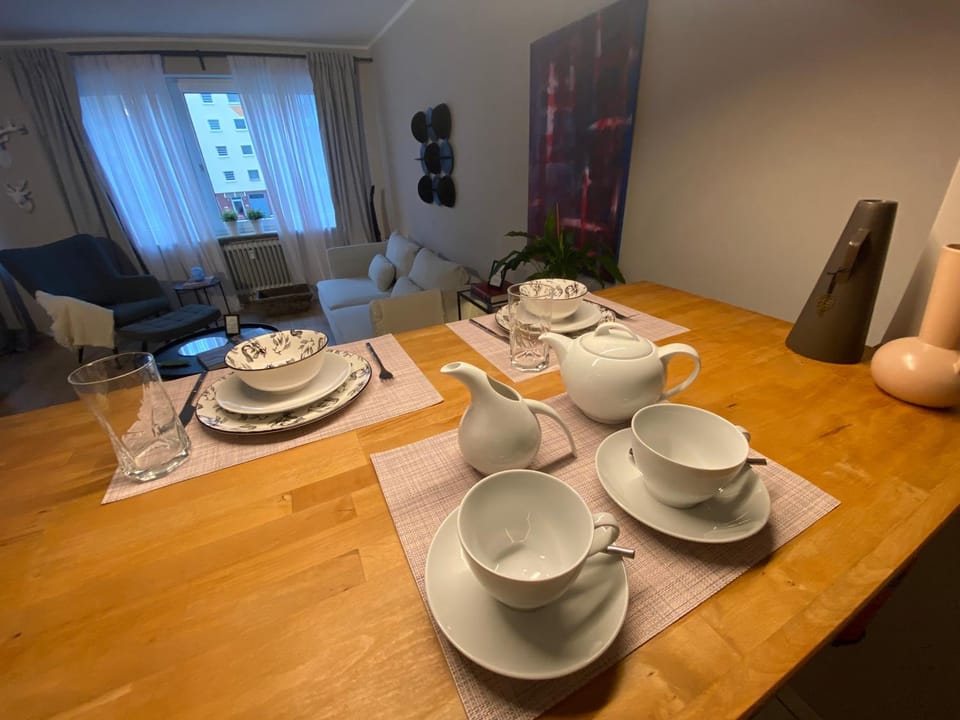 Coffee/tea facilities, Kitchen or kitchenette, Dining area