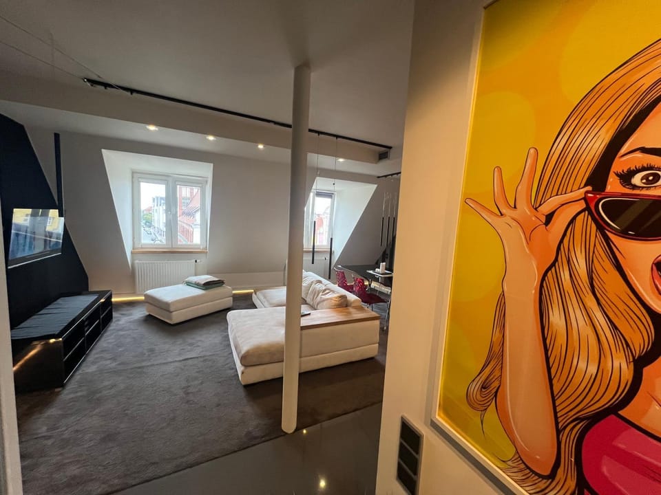 Communal lounge/ TV room, TV and multimedia, Living room, Photo of the whole room, Seating area, Evening entertainment