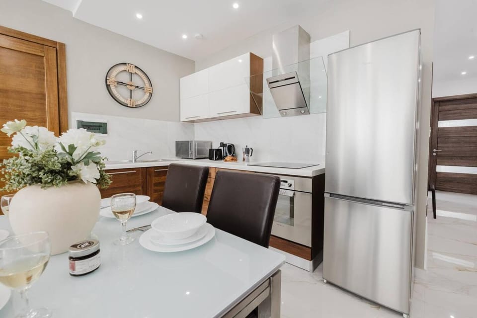 Sliema PH 2bed Tigne street by Homely ! Apartment in Sliema