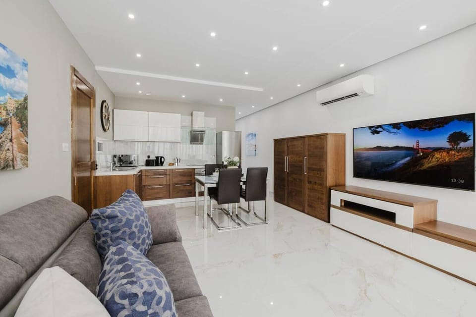 Sliema PH 2bed Tigne street by Homely ! Apartment in Sliema