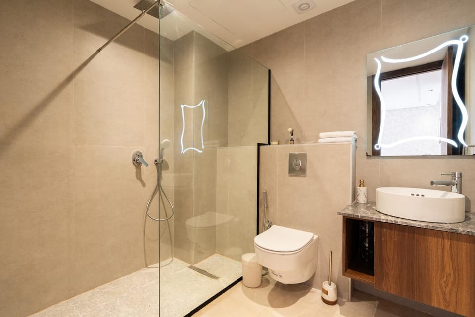 Shower, Toilet, Bathroom, towels