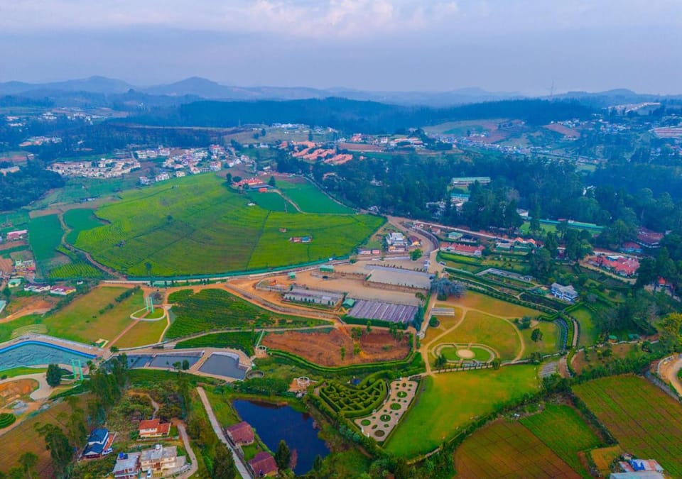 Nearby landmark, Day, Neighbourhood, Natural landscape, Bird's eye view, City view, Mountain view