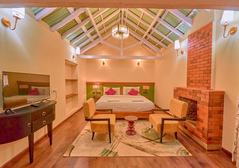 Bed, Living room, Photo of the whole room, Seating area, Bedroom