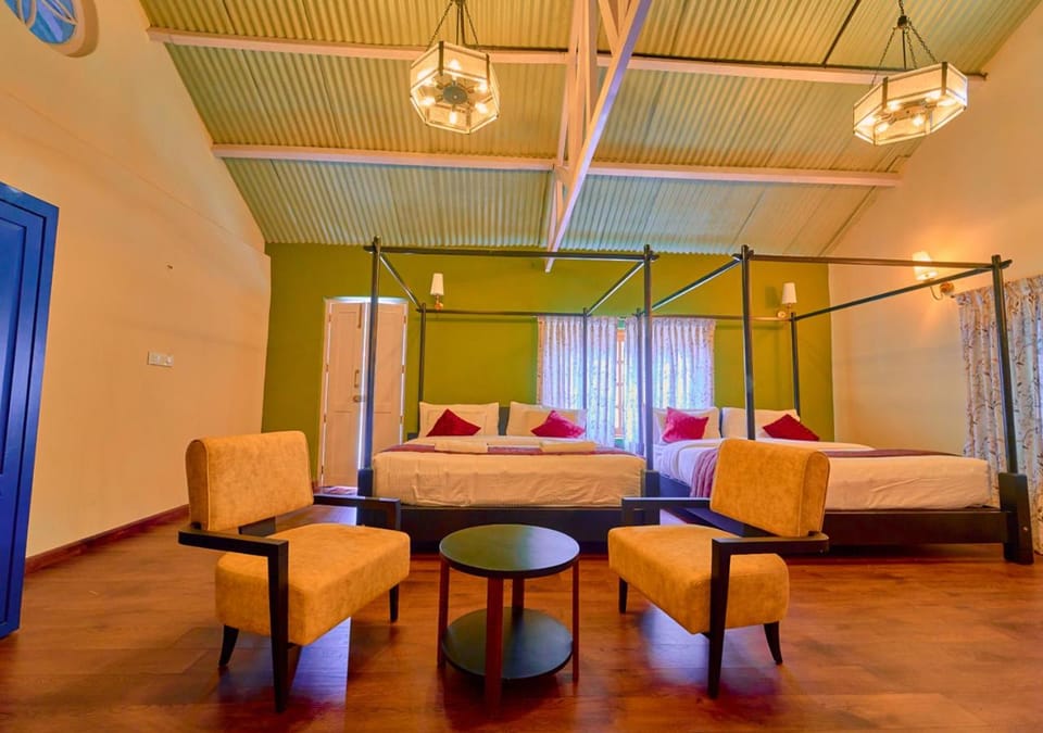 Bed, Photo of the whole room, Seating area, Dining area, Bedroom