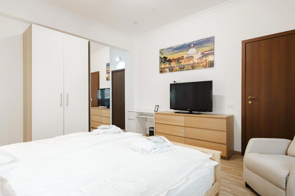 TV and multimedia, Bedroom, wardrobe